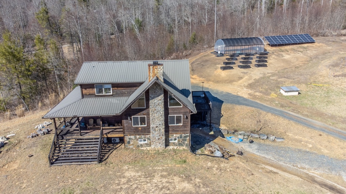 146 W Green Briar Ln Green Mountain, NC