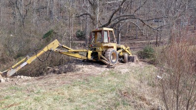 case 580C backhoe w extend a hoe - digs 16 ft deep