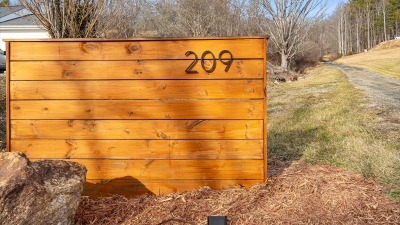 Custom entrance sign to 209 Newdale Church Rd, Burnsville