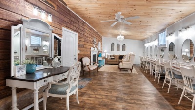 Wedding venue for 200 people complete with climate controlled bridal suite.