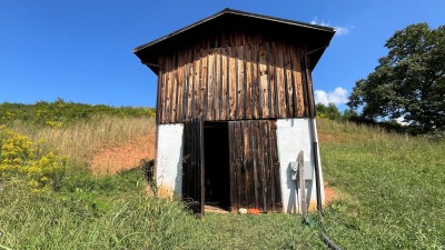 Drying barn with cellar