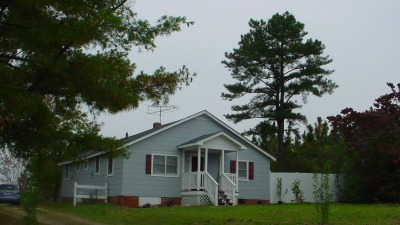 Exterior of duplex with 1BR apt available