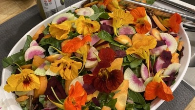 Fresh vegetable salad with flowers
